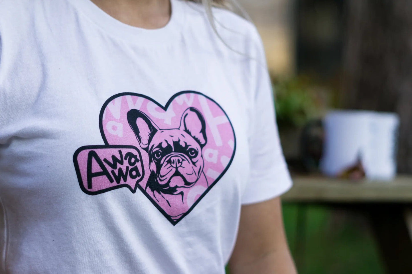 Camiseta Longa Feminina Frenchie Coração Rosa